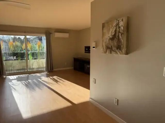 2 Bedroom Condo Kelowna BC LS103091354