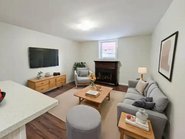 2 Bedroom Condo Hamilton ON 102846418