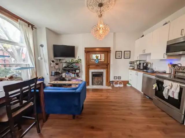 2 Bedroom Condo Hamilton ON 102846450