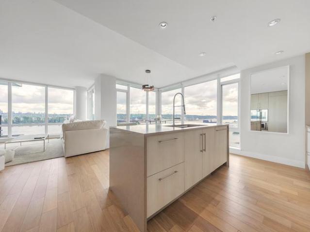 2 Bedroom Condo New Westminster BC 102551320