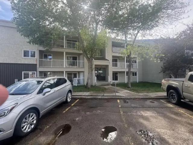 2 Bedroom Condo Sherwood Park AB 102883473
