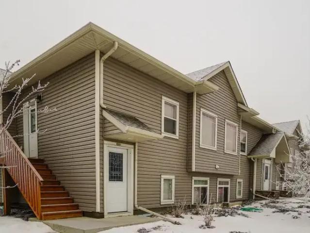 2 Bedroom Condo Strathmore AB 102272398