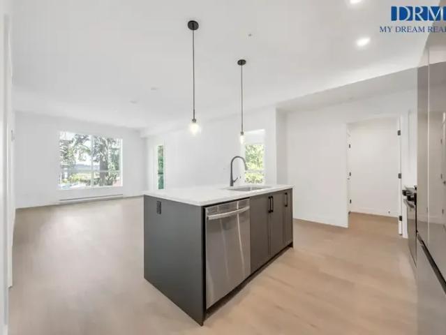 2 Bedroom Condo Surrey BC LS102845846