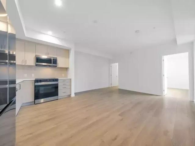 2 Bedroom Condo Surrey BC 102914734