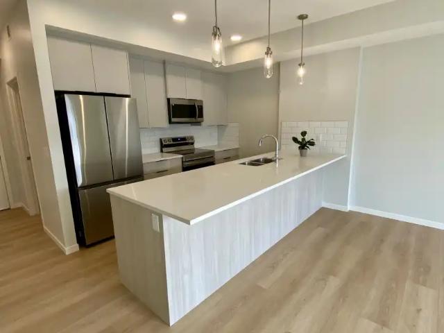 2 Bedroom Condo with Mountain Views