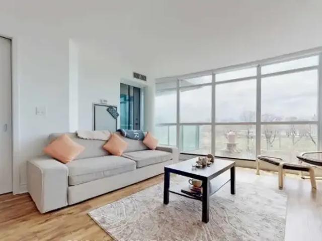 2 Bedroom Condo Toronto ON 99596572