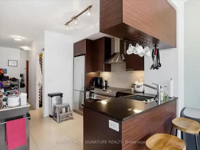 2 Bedroom Condo Toronto ON 103594402