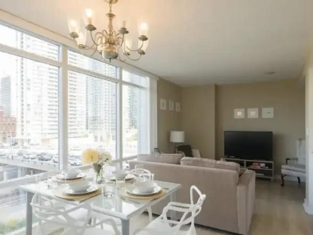 2 Bedroom Condo Toronto ON 103215810