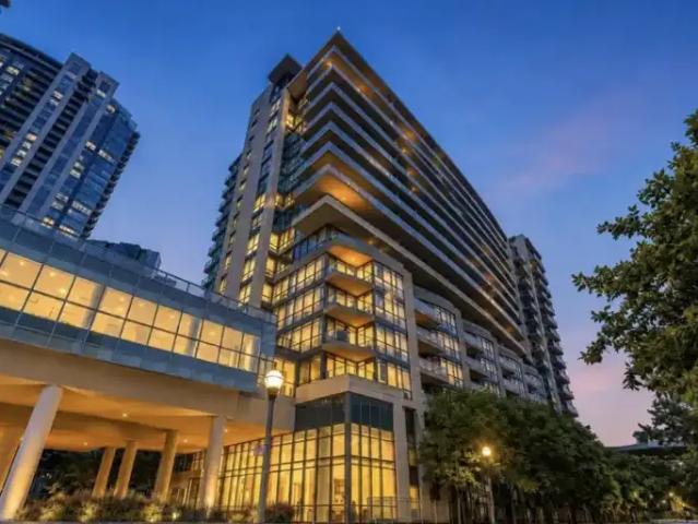 2 Bedroom Condo Toronto ON 105269385