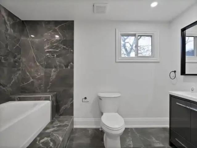 2 Bedroom Condo Toronto ON 105308717