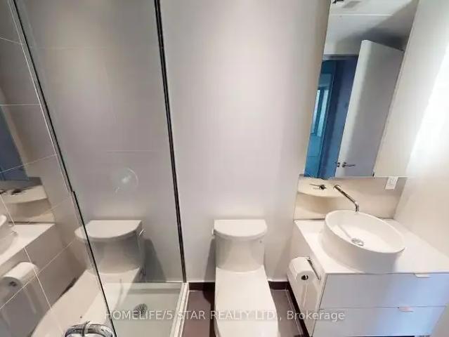 2 Bedroom Condo Toronto ON 105394781