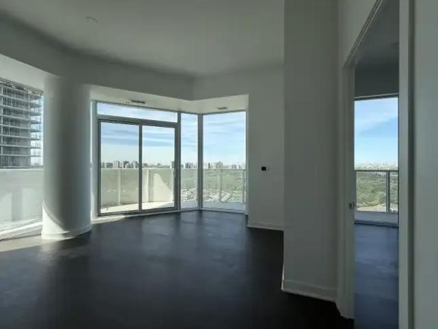 2 Bedroom Condo Vaughan ON 102794873