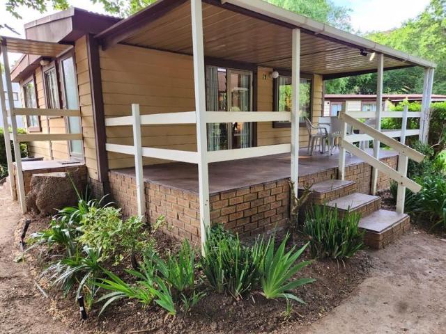 2 Bedroom Chalet House For Sale in Montagu Springs Resort