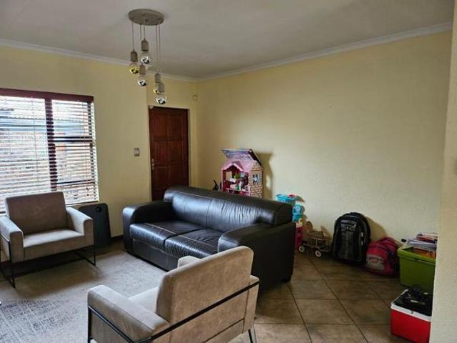 2 Bedroom Cluster in Albertsdal