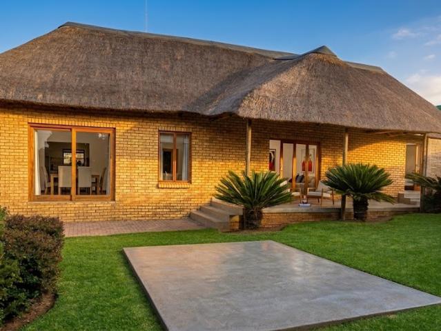 2 Bedroom Cluster in Benoni Small Farms