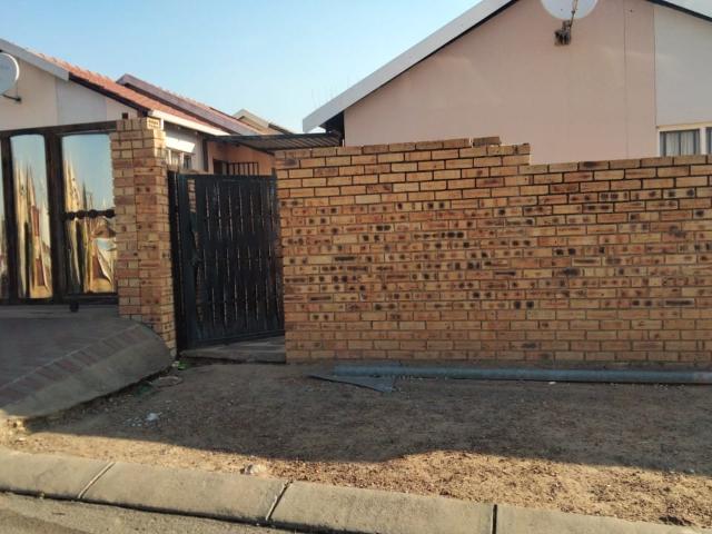 2 Bedroom Cluster in Cosmo City