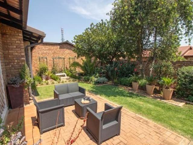 2 Bedroom Cluster in Glen Marais