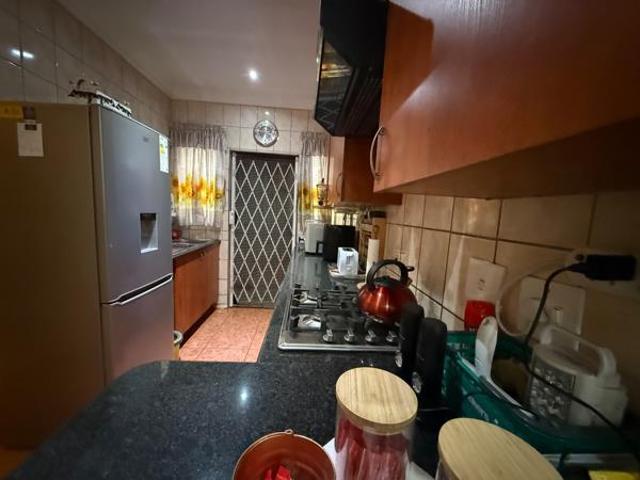 2 Bedroom Cluster in Reyno Ridge