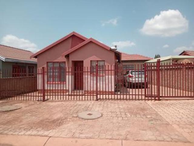 2 bedroom and 1 bathroom house on th.