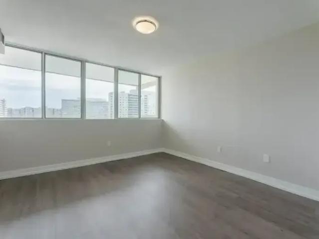 2 Bedroom Apartment Mississauga ON LS94216582