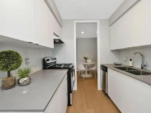 2 Bedroom Apartment Mississauga ON 100809551