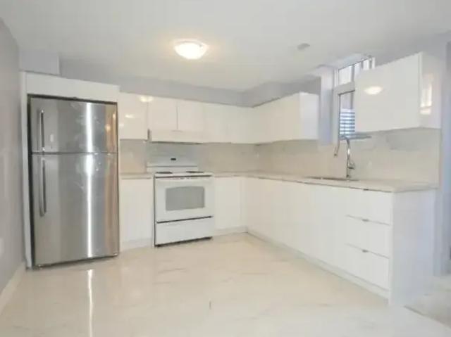 2 Bedroom Apartment Mississauga ON 102915077