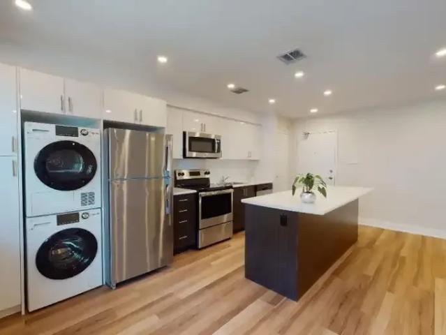 2 Bedroom Apartment Mississauga ON 103030579