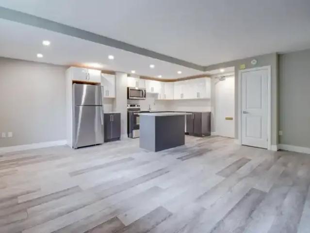 2 Bedroom Apartment Mississauga ON 99303724
