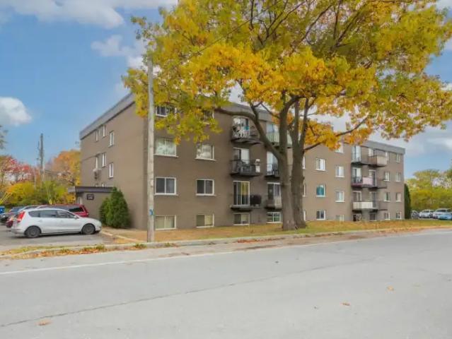 2 Bedroom Apartment Mont QC 101686792