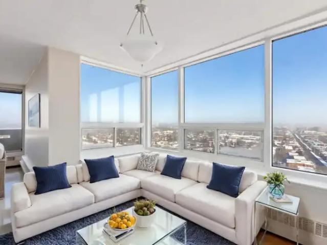 2 Bedroom Apartment Ottawa ON 102657768
