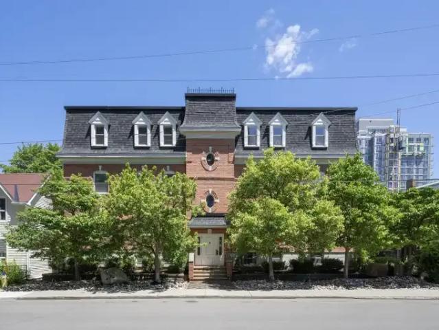 2 Bedroom Apartment Ottawa ON 103651648
