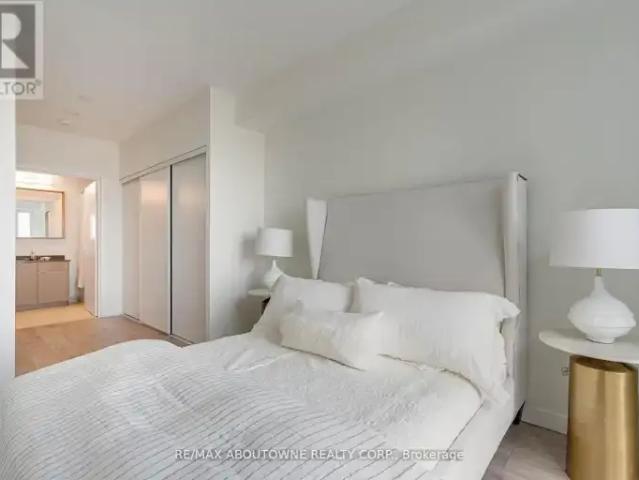 2 Bedroom Apartment Oakville ON 102272546