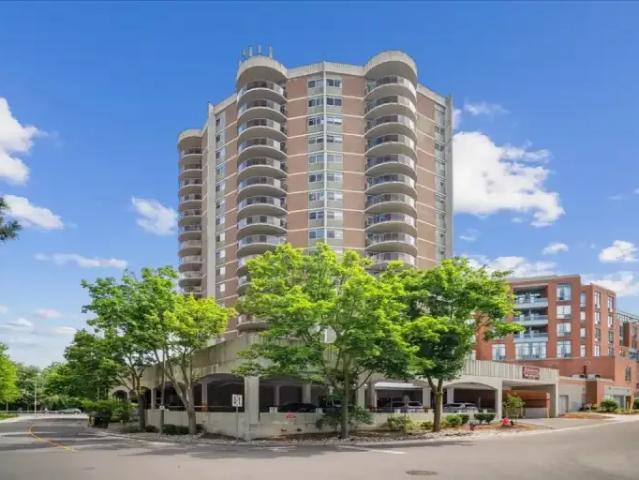 2 Bedroom Apartment Oakville ON 103568595