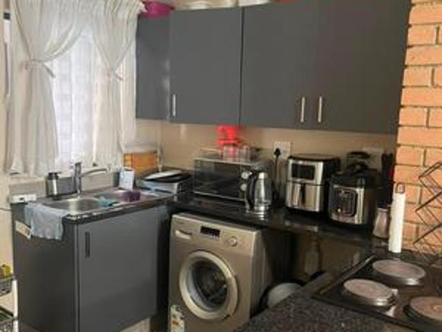 2 bedroom apartment available