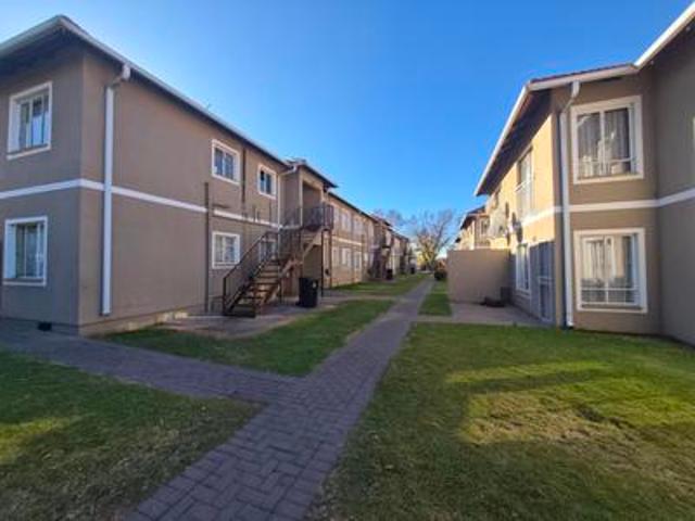 2 bedroom apartment available for re.