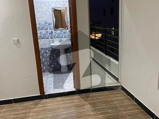 2 Bedroom Apartment Available For Rent Is A Good Location E 11/4