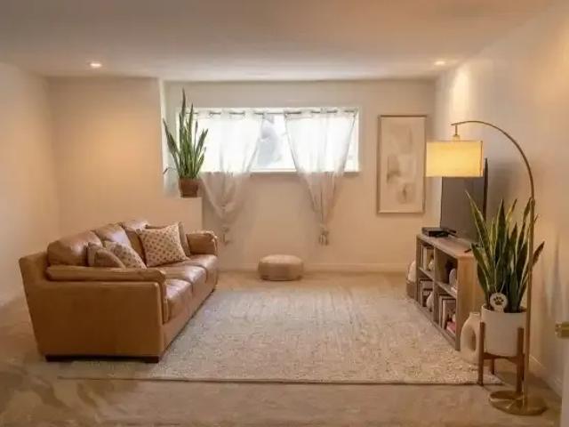 2 Bedroom Apartment Airdrie AB 105047621