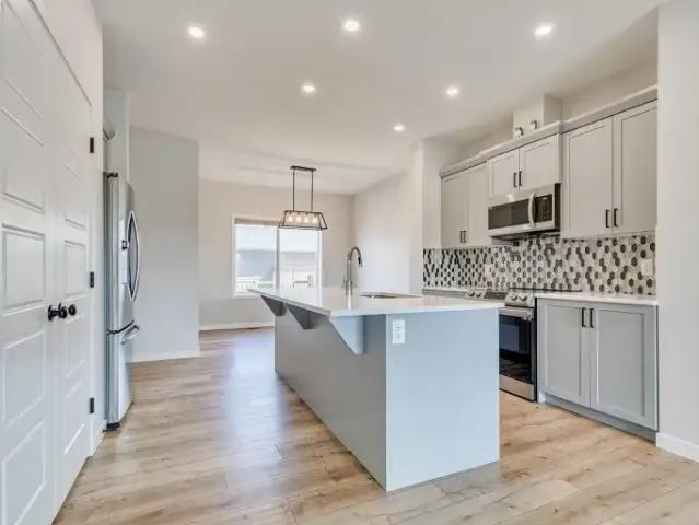 2 Bedroom Apartment Airdrie AB 105185912