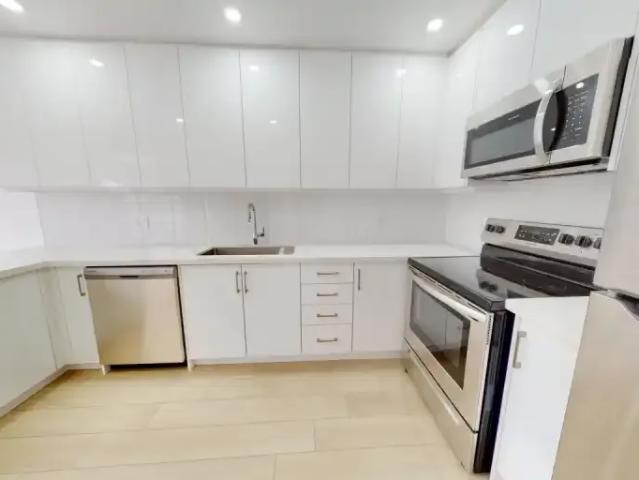 2 Bedroom Apartment Burlington ON 104637723