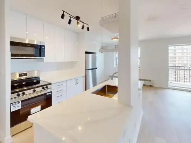 2 Bedroom Apartment Burlington ON 104711488