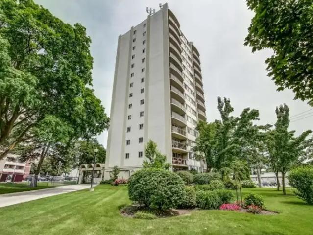 2 Bedroom Apartment Burlington ON 104752589