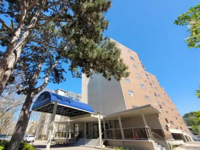 2 Bedroom Apartment Burlington ON 100758053