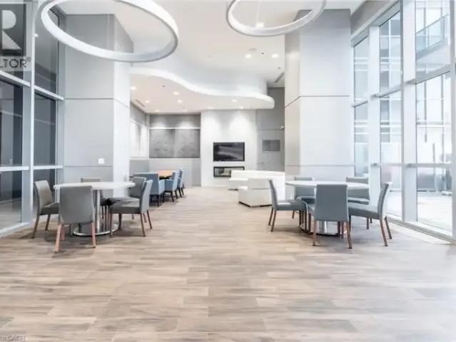 2 Bedroom Apartment Burlington ON 102085808