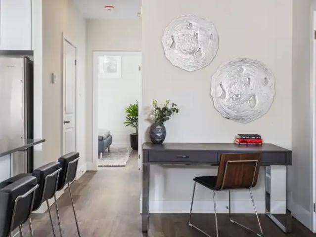 2 Bedroom Apartment Burlington ON 103999717