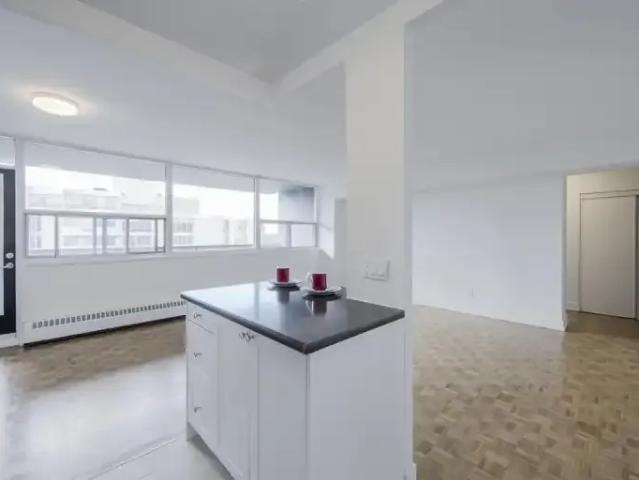 2 Bedroom Apartment Burlington ON LS101106666