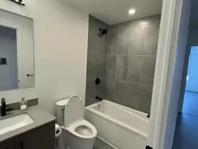 2 Bedroom Apartment Burlington ON LS102468372