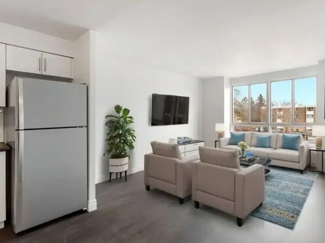 2 Bedroom Apartment Brockville ON 94953105