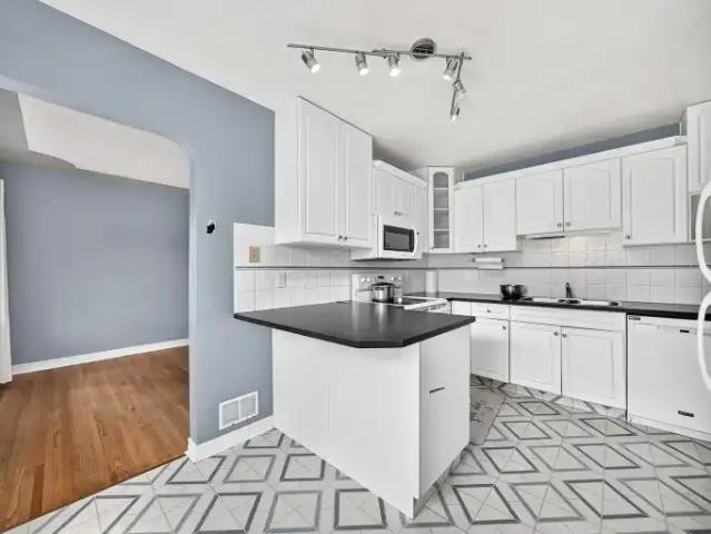 2 Bedroom Apartment Calgary AB 104000146