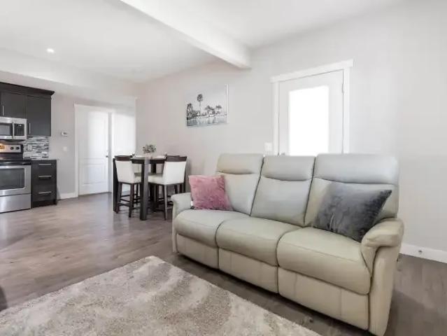 2 Bedroom Apartment Calgary AB 104178646