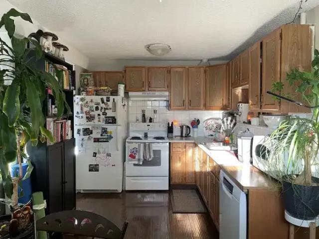 2 Bedroom Apartment Calgary AB 104178946